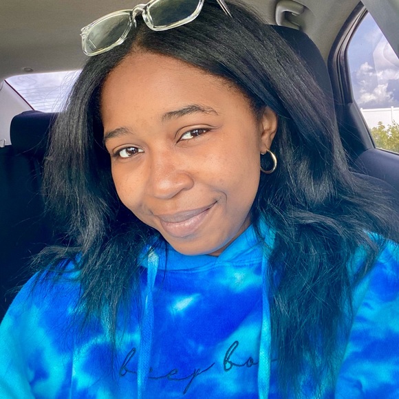 Meet your Posher, Devynn - Picture 2 of 3